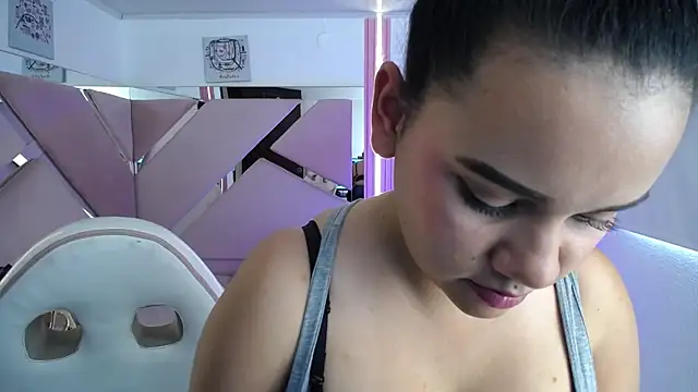 _Miaaleon: онлайн-секс-чат