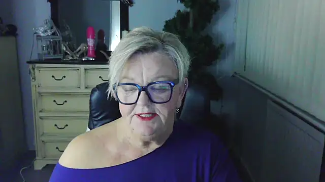 Show modela BridgetBlueEyes na web-kameri