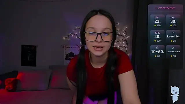 SoftyMooon live XXX chat