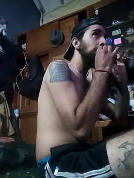 hairy_mannn élő XXX-chatje