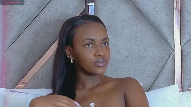 Sally-Noa Live XXX-Chat