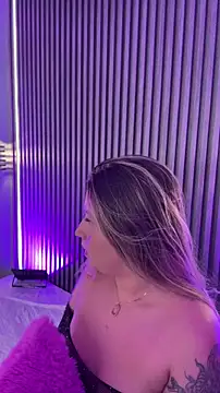 Онлайн чат XXX MiaPetit_