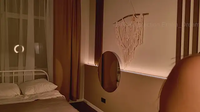 EmiliaDreams Chat XXX live