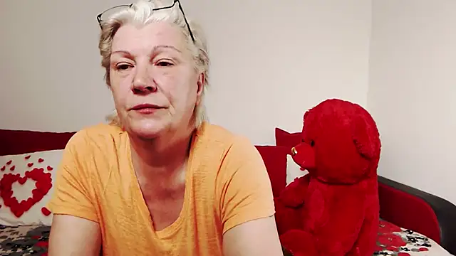 LaylaMilf: онлайн-секс-чат