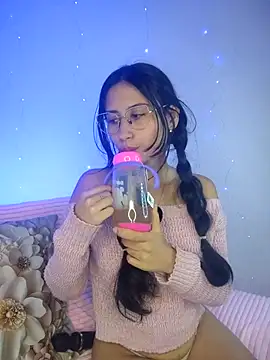 NayeCloud Adlı Modelin Canlı XXX Sohbeti