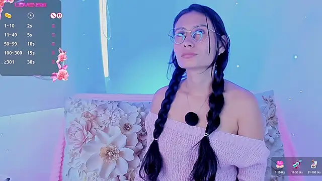 NayeCloud live XXX chat