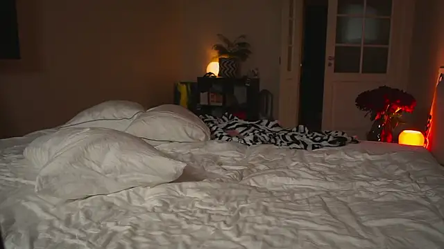 mynaughtynights' Live XXX Chat