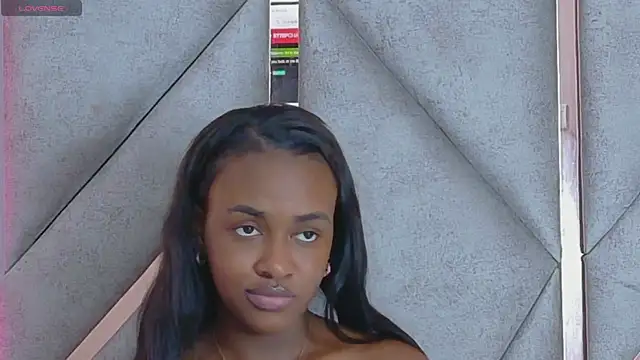 Sally-Noa Chat XXX in diretta