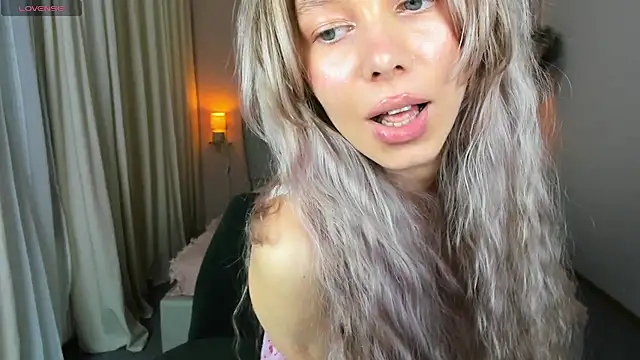 LuluAlis live XXX chat