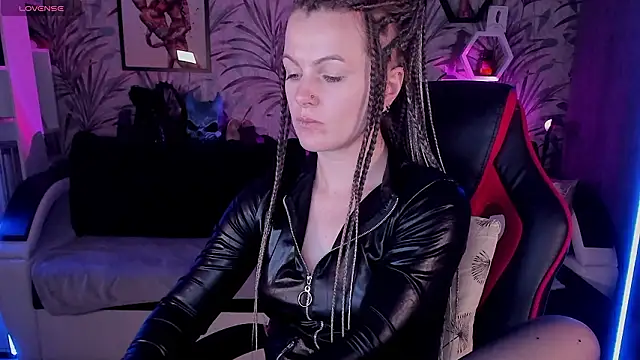 Živý XXX chat Devi_Evi