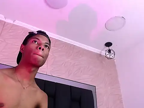 Santiago_Ortiz_: διαδικτυακό σόου στην κάμερα