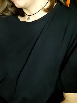 Aashikalaa Adlı Modelin Canlı XXX Sohbeti