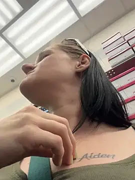 lolabunny9's Webcam Show