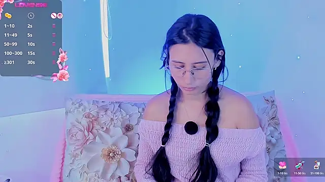 دردشة NayeCloud الجنسية المباشرة