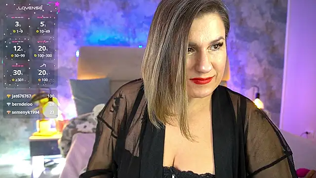 KiraRoxx – Naživo XXX chat