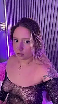 Онлайн чат XXX MiaPetit_