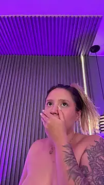 Živý XXX chat MiaPetit_