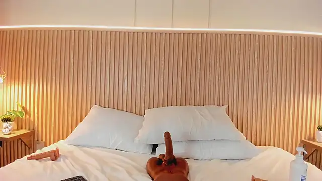 NahimiThompsonのライブXXXチャット