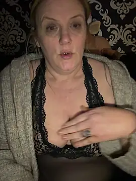 Busty-GilfQuinn Live XXX Chat