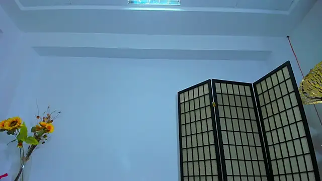 MiaNoirr: онлайн-секс-чат