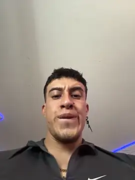 Chatroom XXX en direct de strongboy_