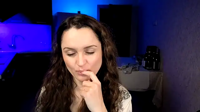 XXX chat uživo modela Cerann1