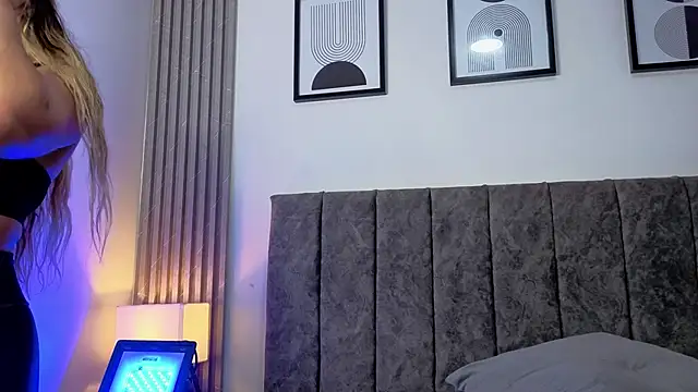 XXX chat uživo modela Ema_Stone65