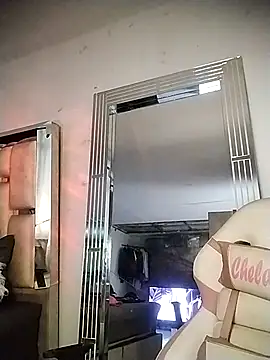 Chatroom XXX en direct de chelaqueen_