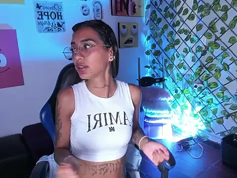 KarlaSlutSkinny__ Adlı Modelin Canlı XXX Sohbeti