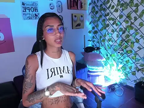 KarlaSlutSkinny__のライブXXXチャット