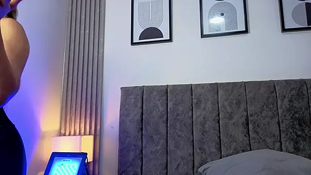 Ema_Stone65 Adlı Modelin Canlı XXX Sohbeti