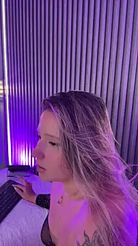 Czat XXX na żywo – MiaPetit_