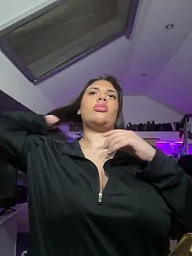 Chatroom XXX en direct de MinaKhalina