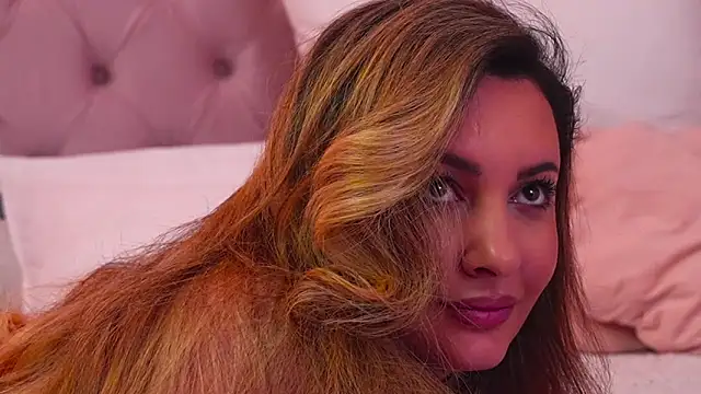 YaaraCollins Adlı Modelin Canlı XXX Sohbeti