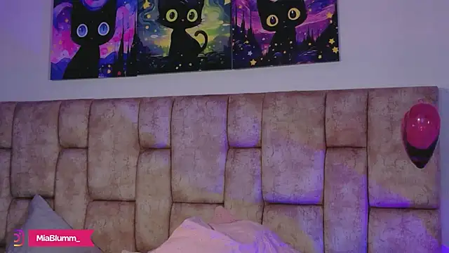 XXX chat uživo modela MiiaBlumm_