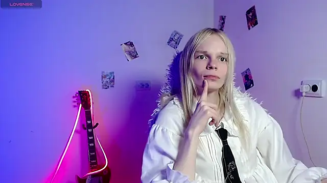 Emily_Nyaffee 现场XXX聊天