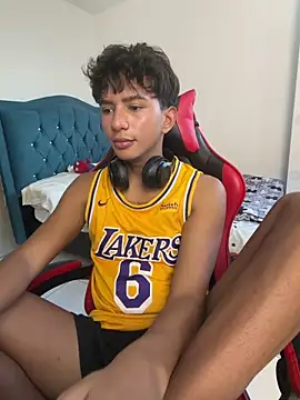 Leonarrrd_01 webkamerás műsora