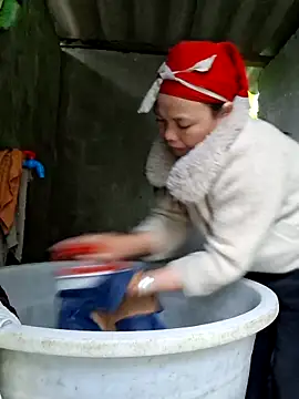 miomio-12's Live XXX Chat