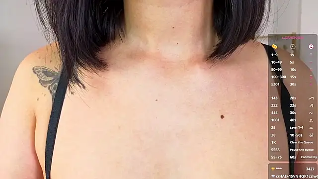 SuzySult Chat XXX in diretta