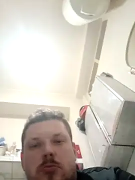 krysztalowy Chat XXX in diretta