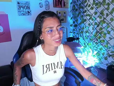 KarlaSlutSkinny__ Adlı Modelin Canlı XXX Sohbeti