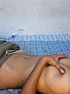 Akni_: διαδικτυακό σόου στην κάμερα