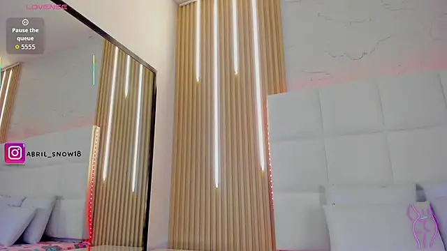abril_snow's Live XXX Chat