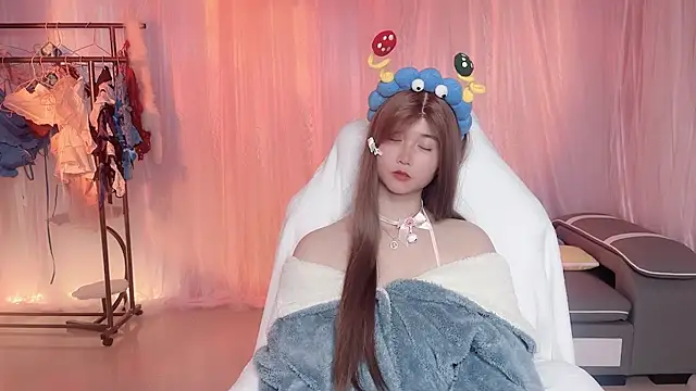 Li-Li-998 élő XXX-chatje