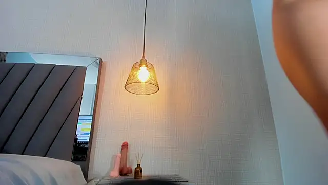 LUCIA_KHAN élő XXX-chatje