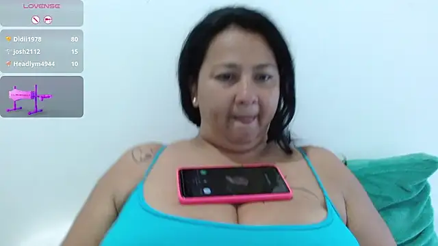 OnlyCoral élő XXX-chatje