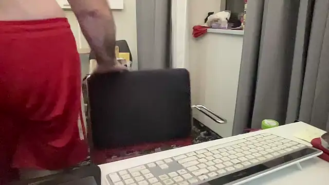 coach-karl's Live XXX Chat