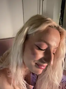 Chat +18 de EllaCharm_ ao vivo