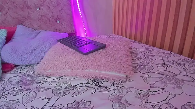 lovely__kiss__ Webcamshow