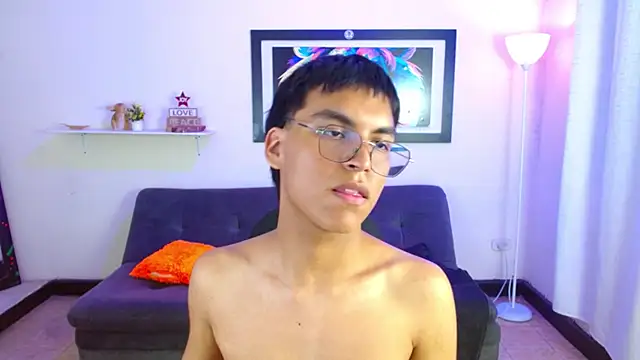 Онлайн чат XXX Maecum18